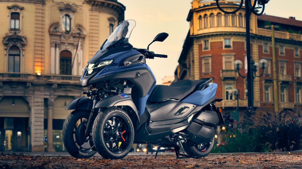 2022-Yamaha-MW300-EU-Petrol_Blue-Static-003-03 (1)