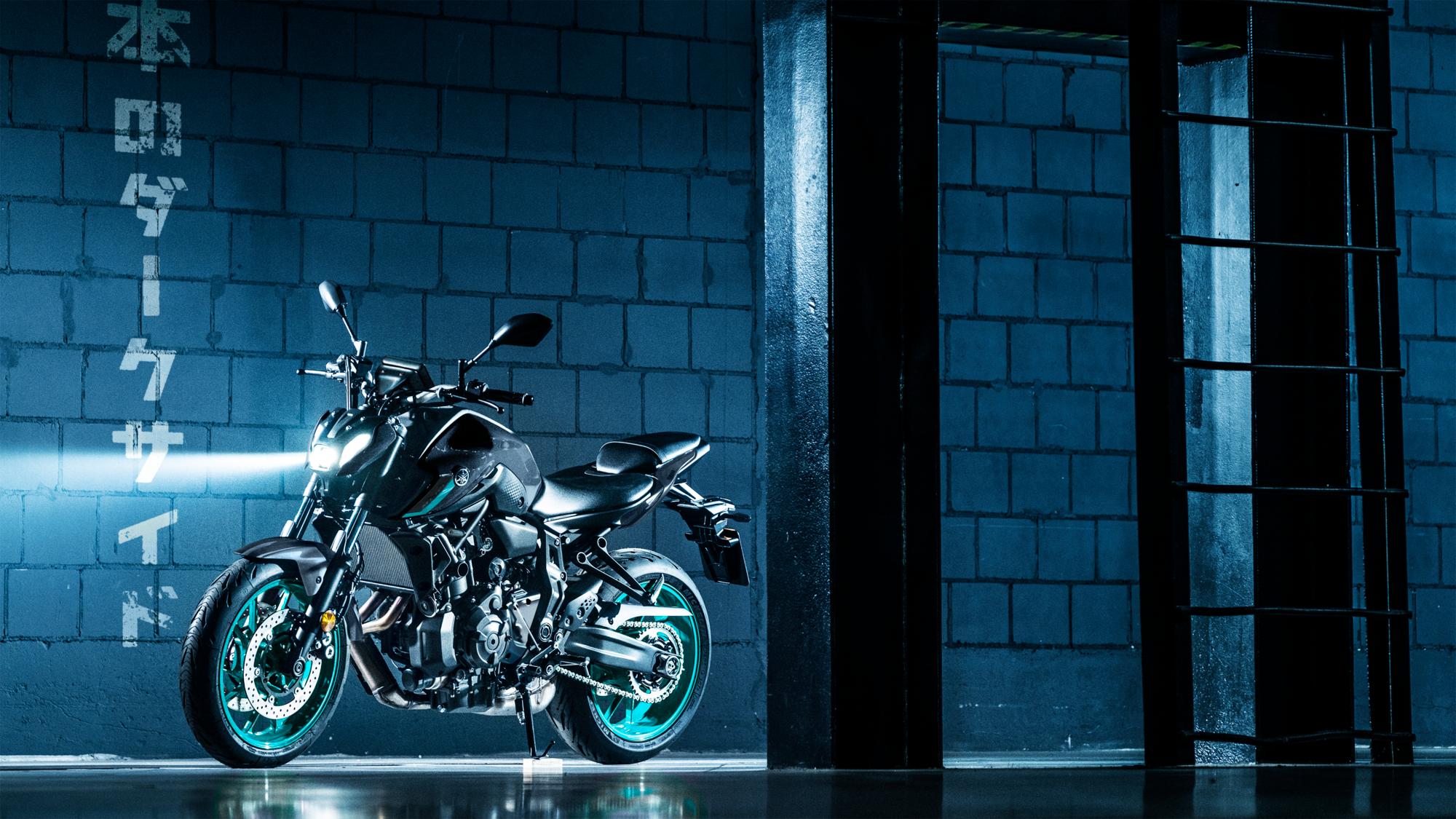 2024-Yamaha-MT07-EU-Midnight_Cyan-Static-003-03