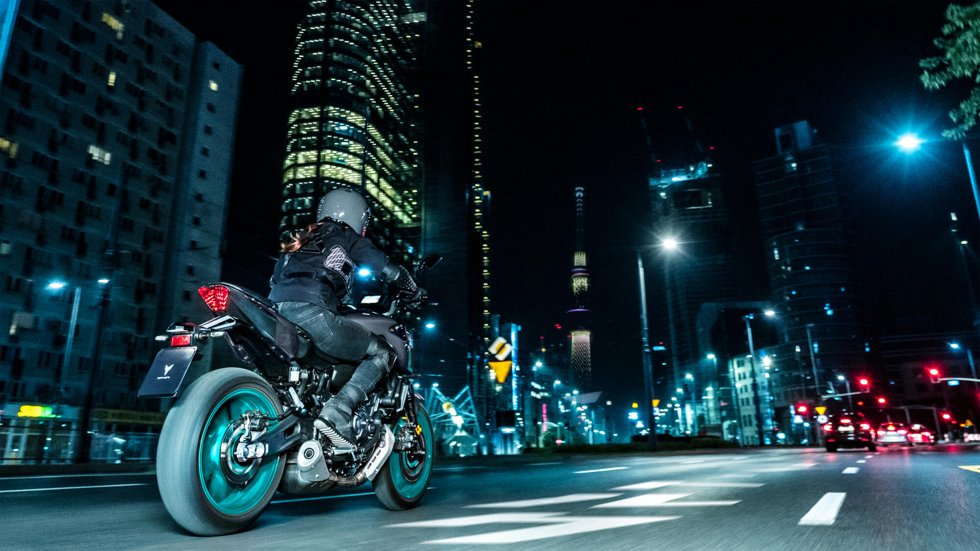 2024-Yamaha-MT07A-EU-Midnight_Cyan-Action-005-03