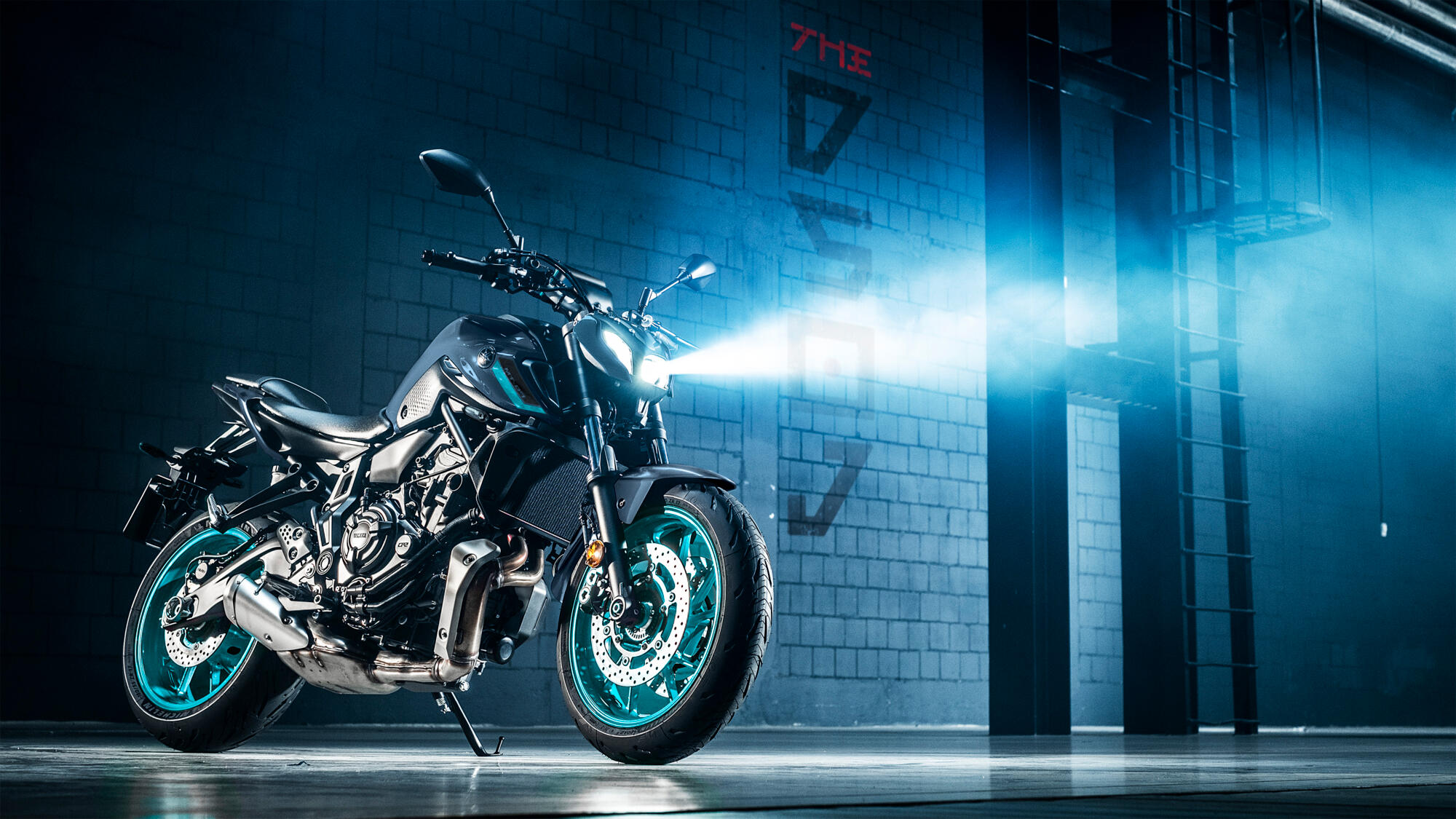 2024-Yamaha-MT07A-EU-Midnight_Cyan-Static-001-03