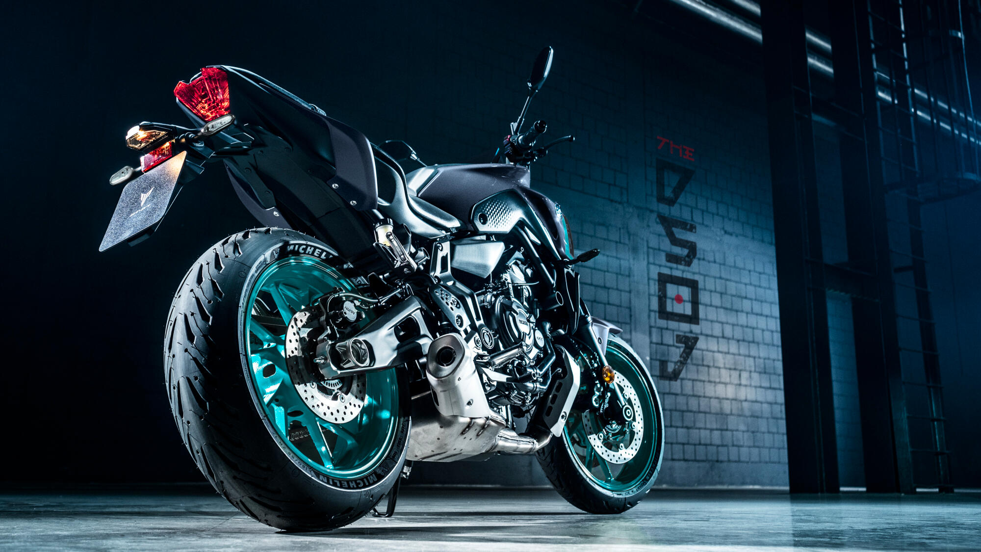 2024-Yamaha-MT07A-EU-Midnight_Cyan-Static-002-03