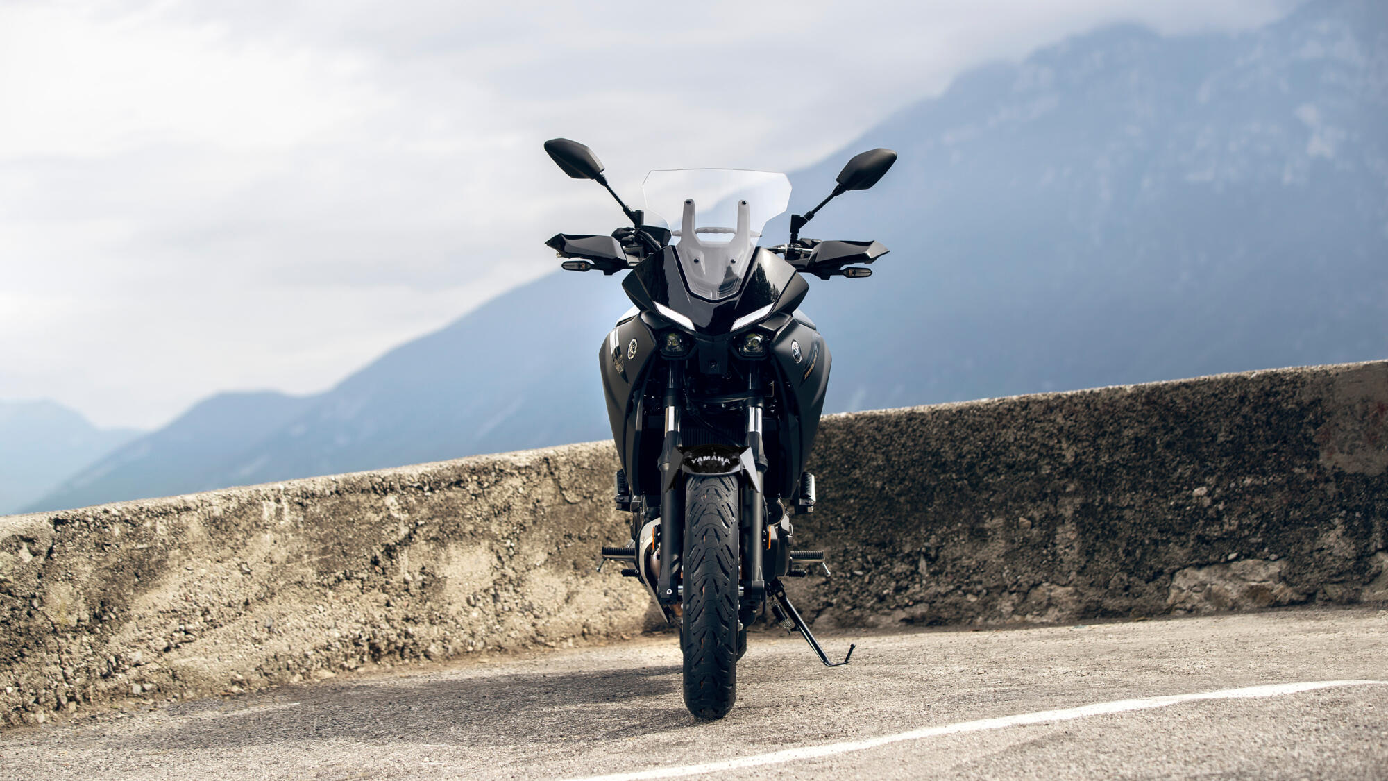 2024-Yamaha-MT07TR-EU-Midnight_Black-Static-005-03