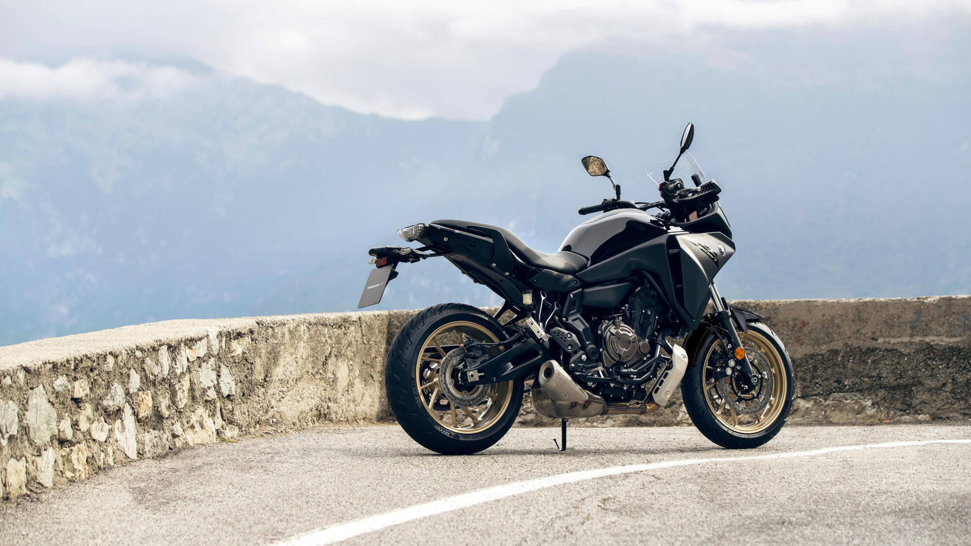 2024-Yamaha-MT07TR-EU-Midnight_Black-Static-008-03