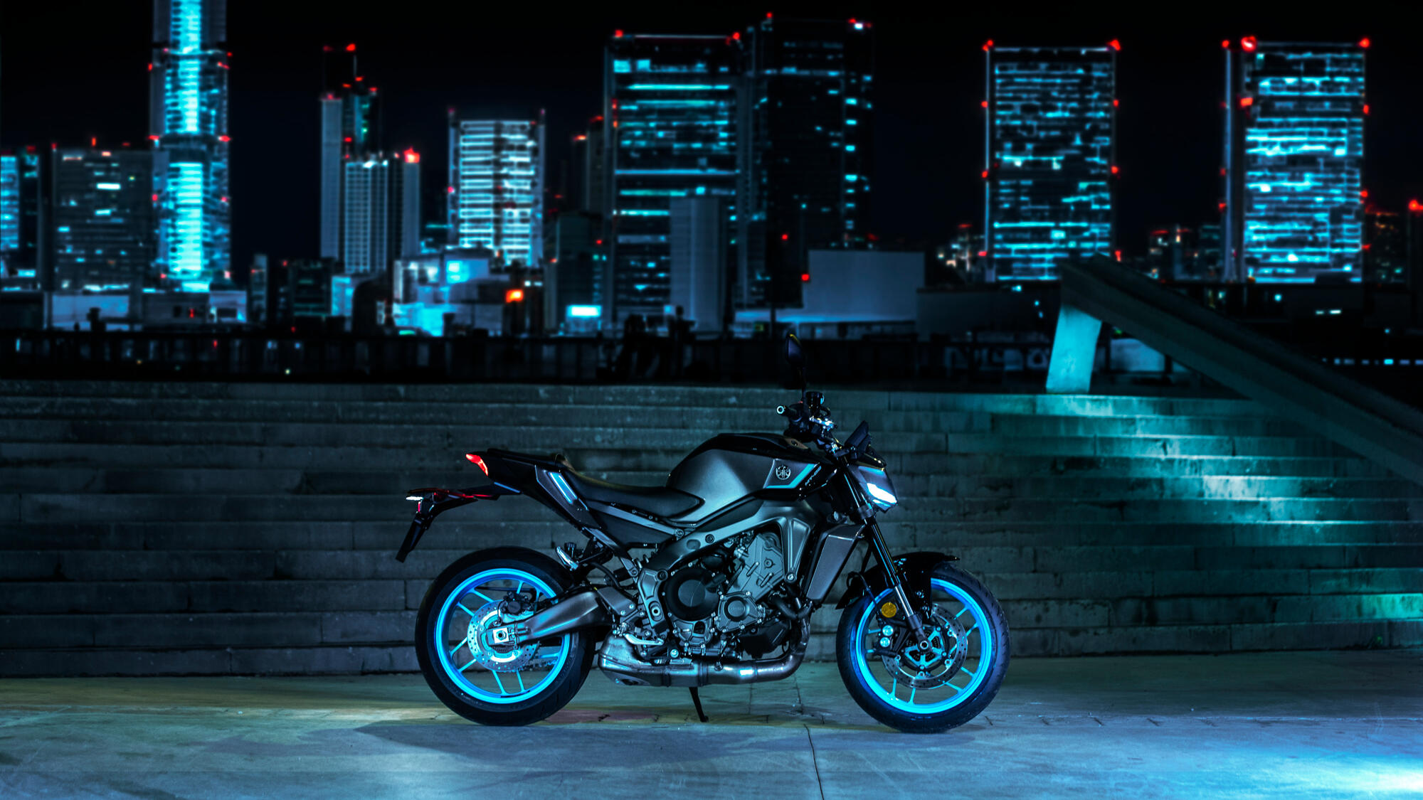 2024-Yamaha-MT09-EU-Midnight_Cyan-Static-005-03