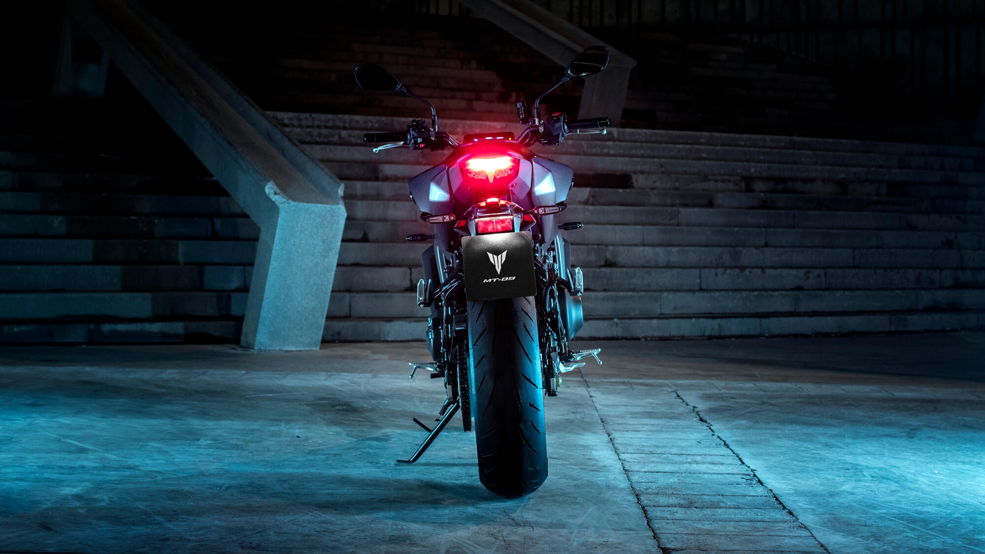 2024-Yamaha-MT09-EU-Midnight_Cyan-Static-011-03